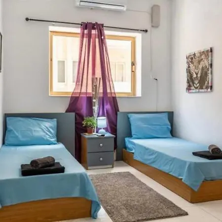 Room 1 - Private Room With Ac Wifi And A Shared Bathroom بيت ضيافة سليمة
