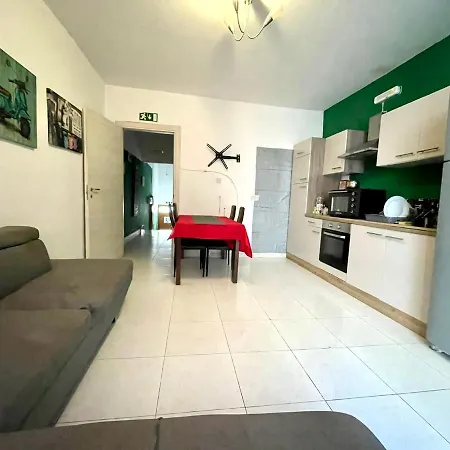Room 1 - Private Room With Ac Wifi And A Shared Bathroom بيت ضيافة سليمة