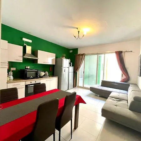 Room 1 - Private Room With Ac Wifi And A Shared Bathroom *